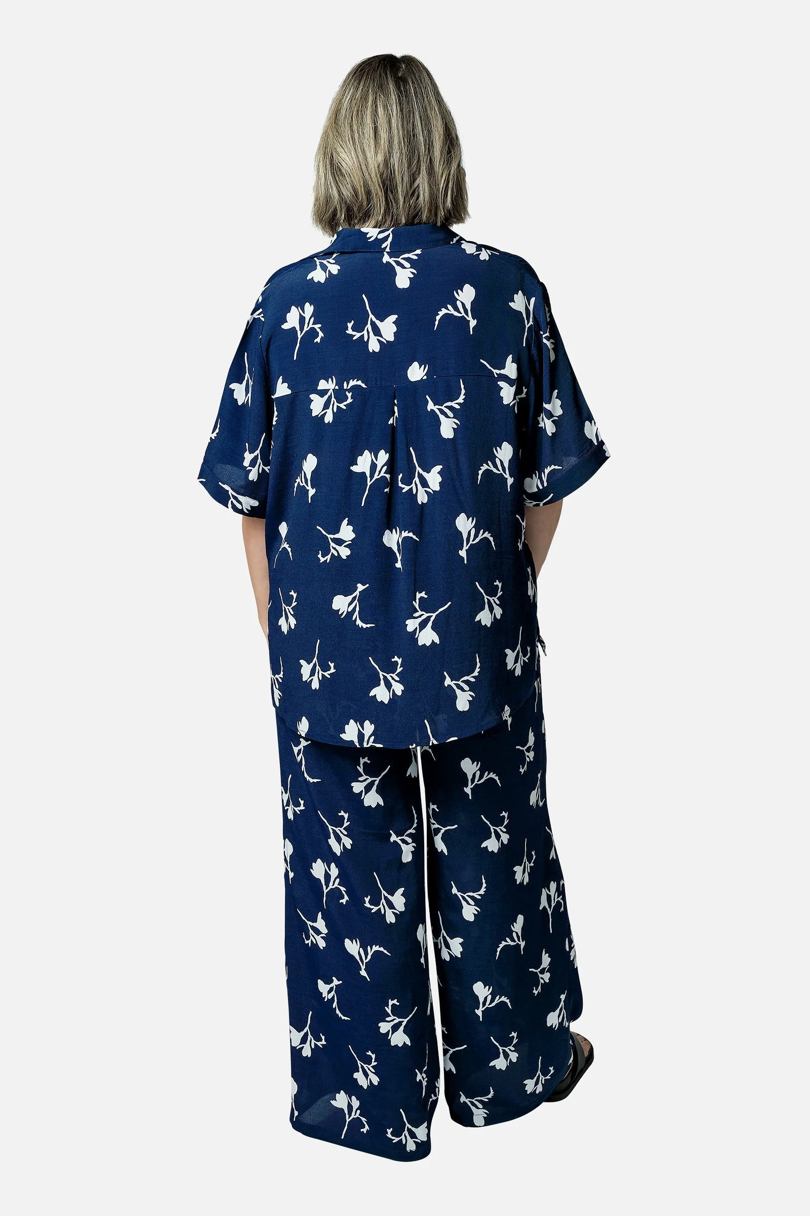 Short Sleeve Button-Up Shirt FREESIA SILHOUETTE NAVY - Image 13